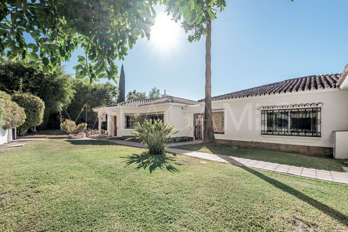 Villa for sale in El Paraiso