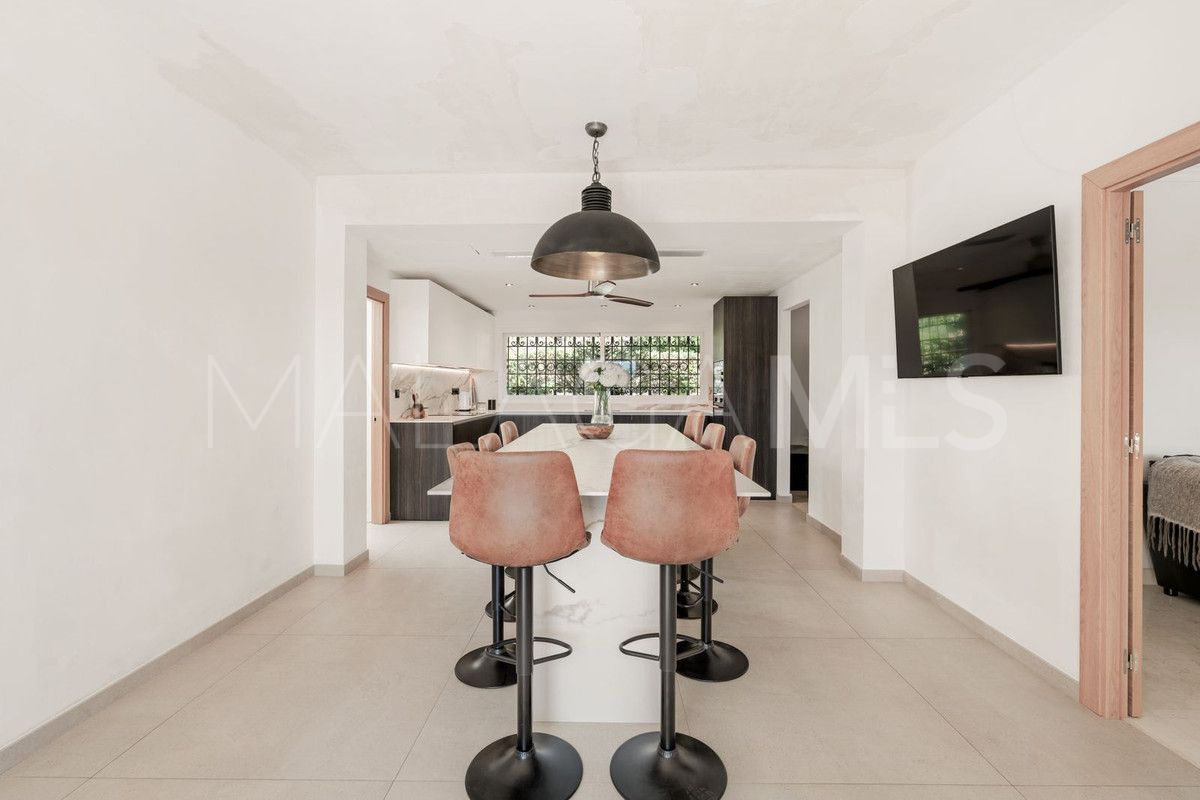 Villa for sale in El Paraiso