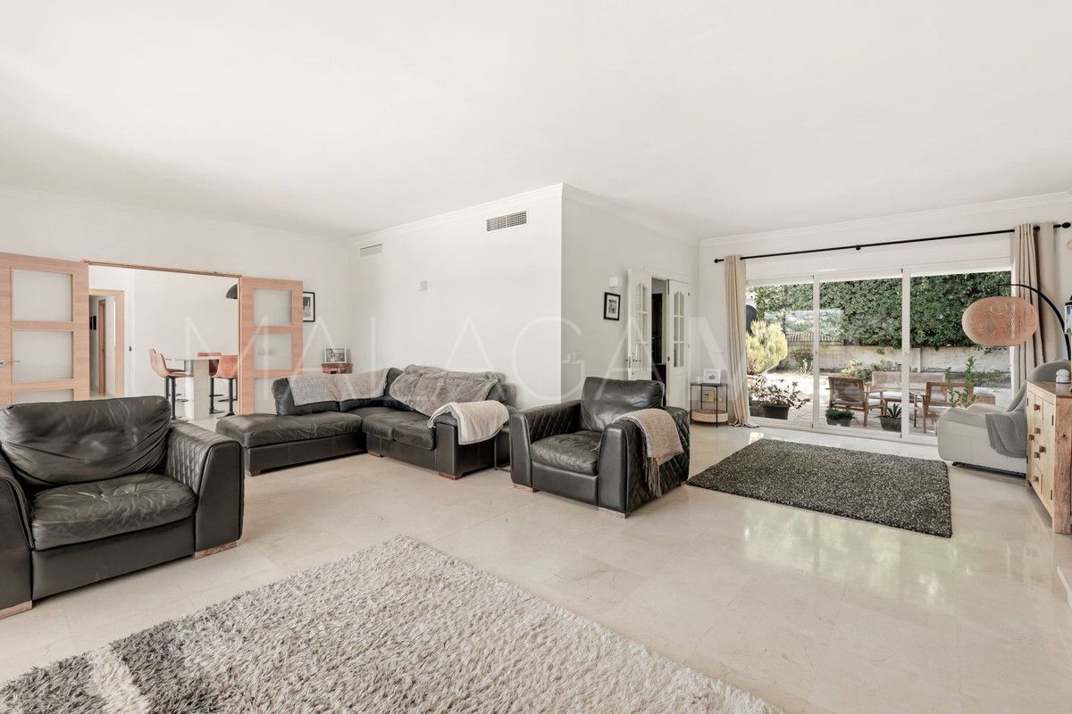 Villa for sale in El Paraiso