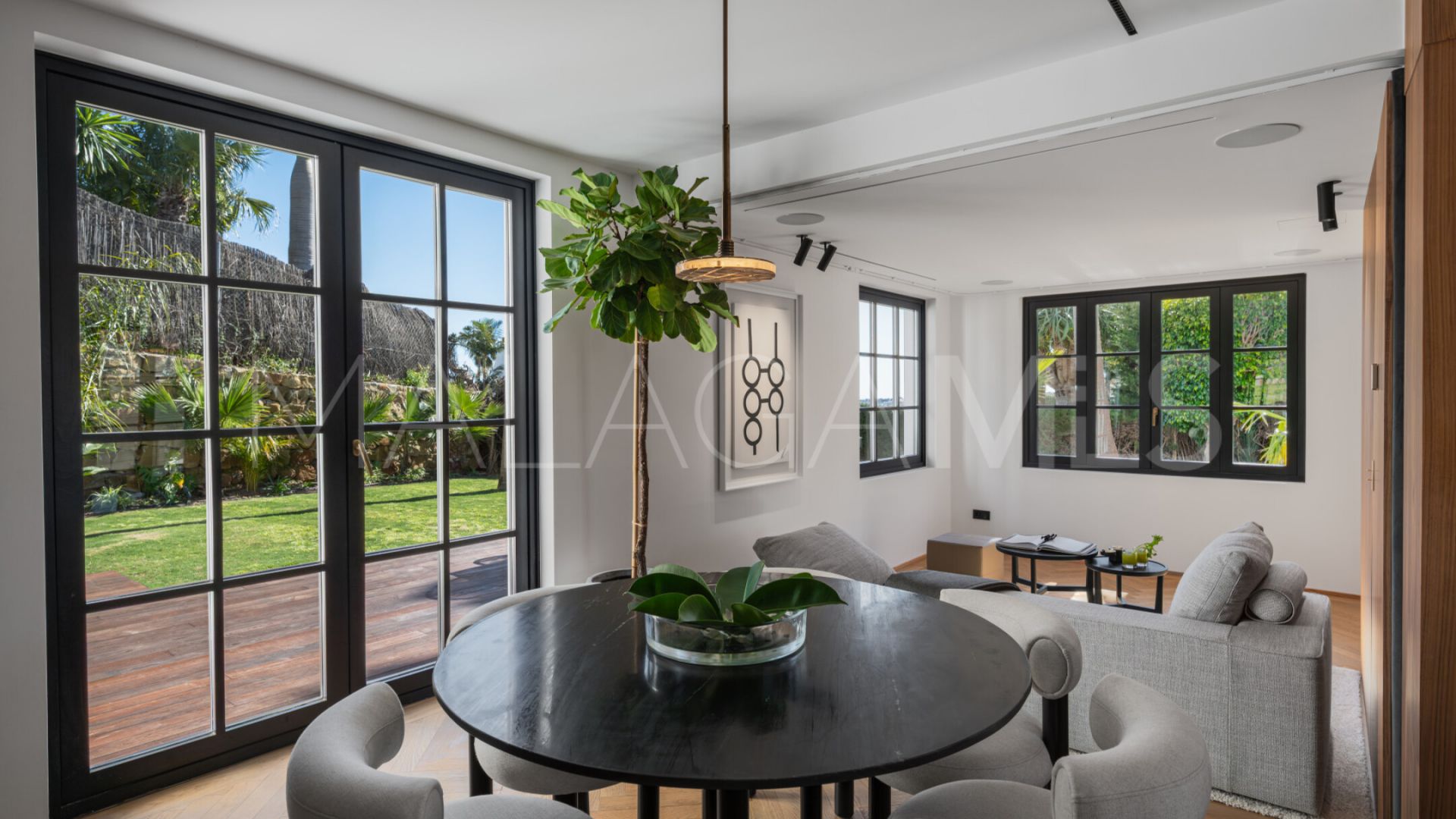 Villa for sale in Nueva Andalucia