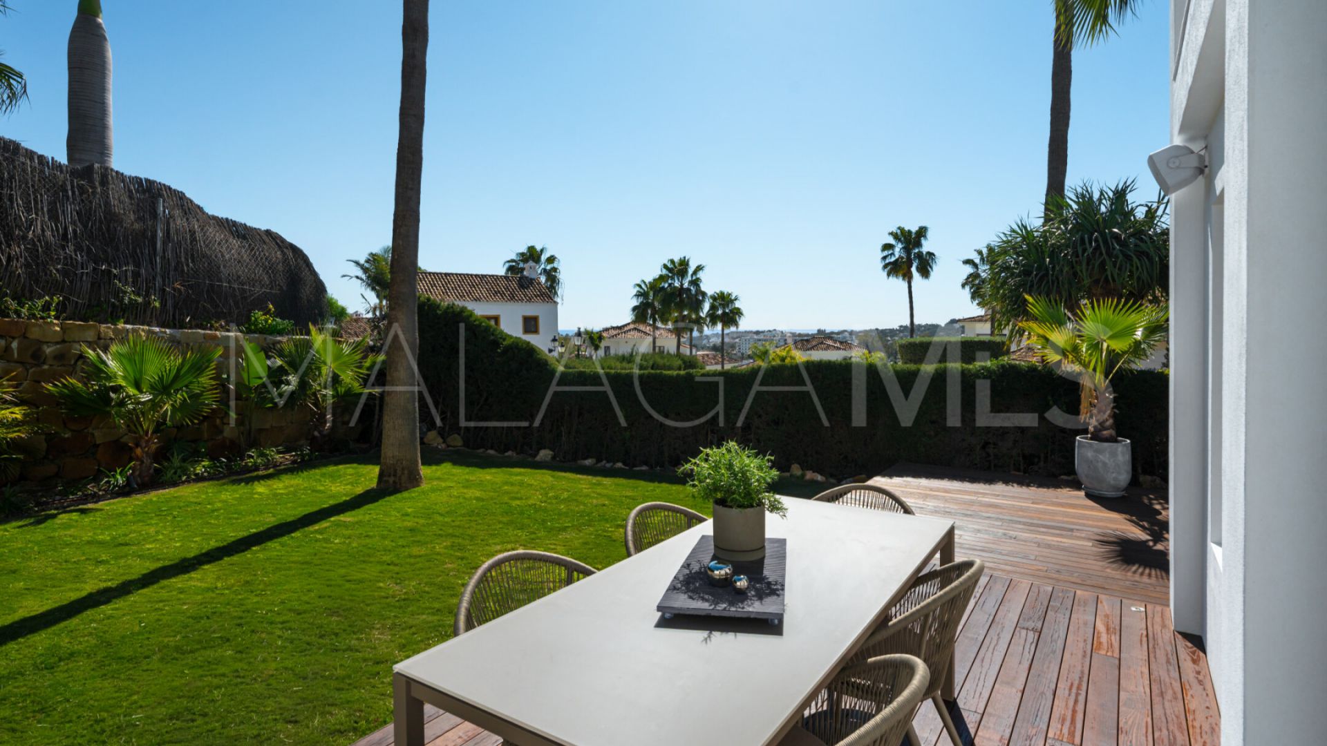 Villa for sale in Nueva Andalucia