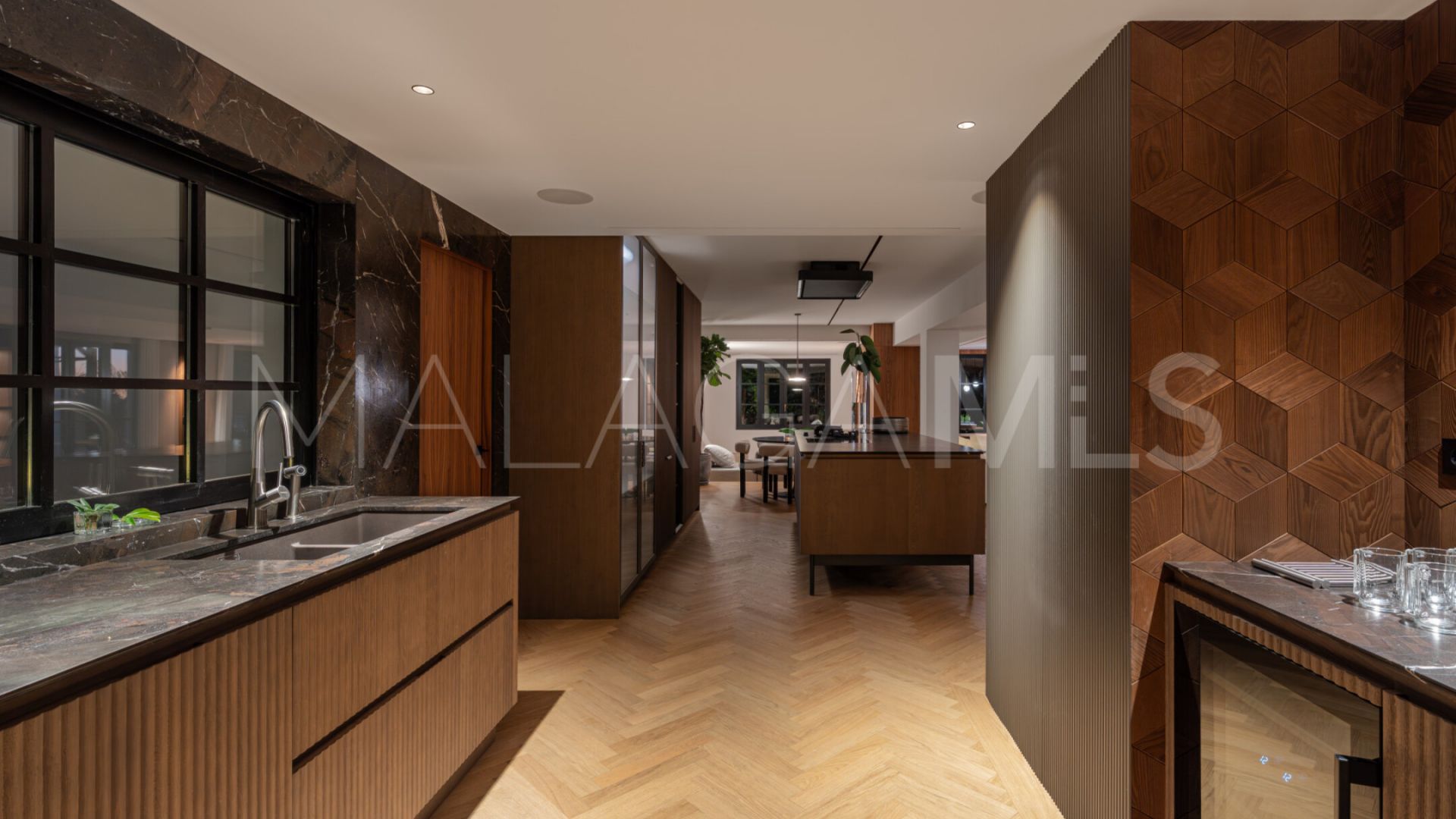 Villa for sale in Nueva Andalucia