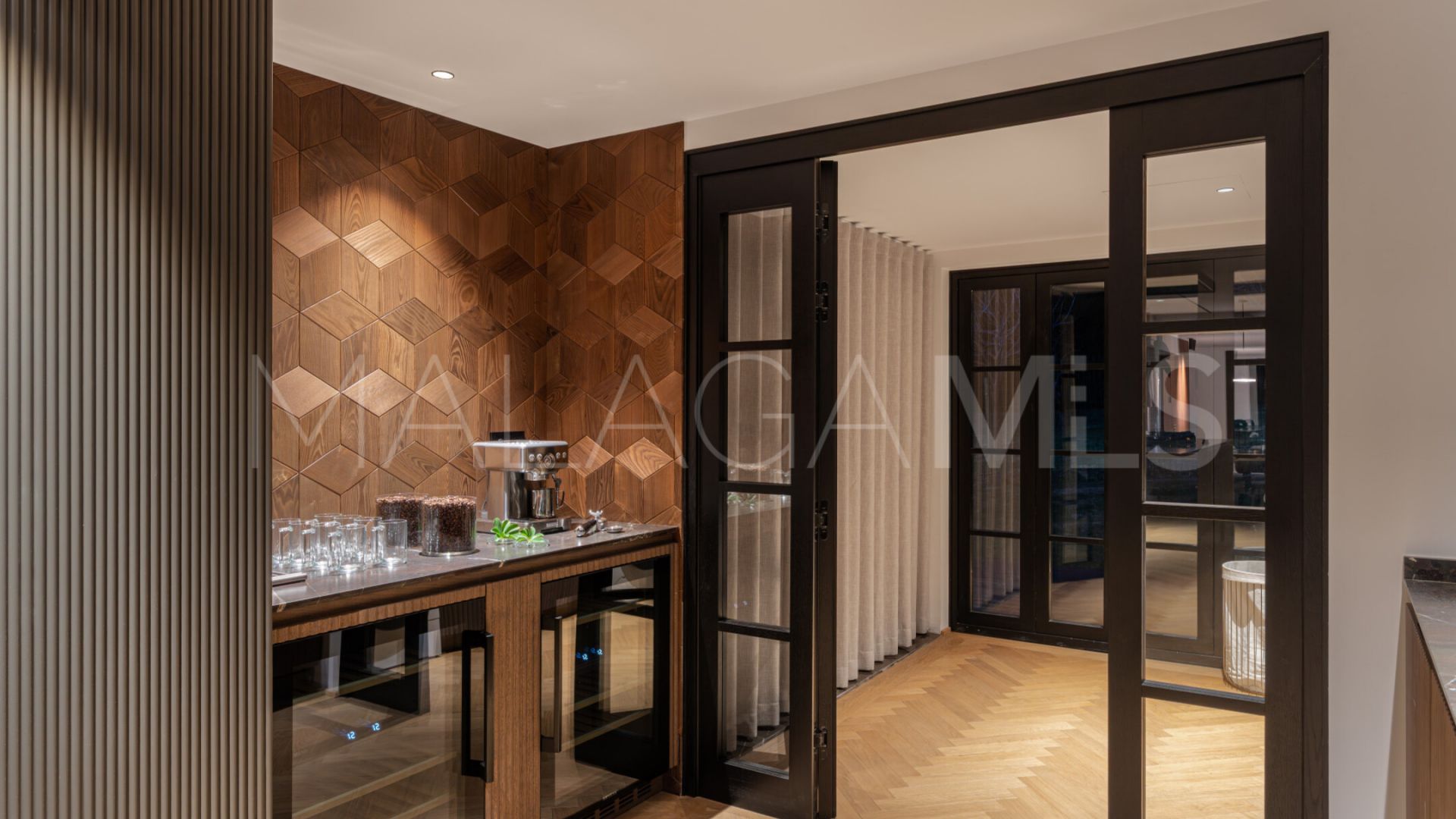 Villa for sale in Nueva Andalucia