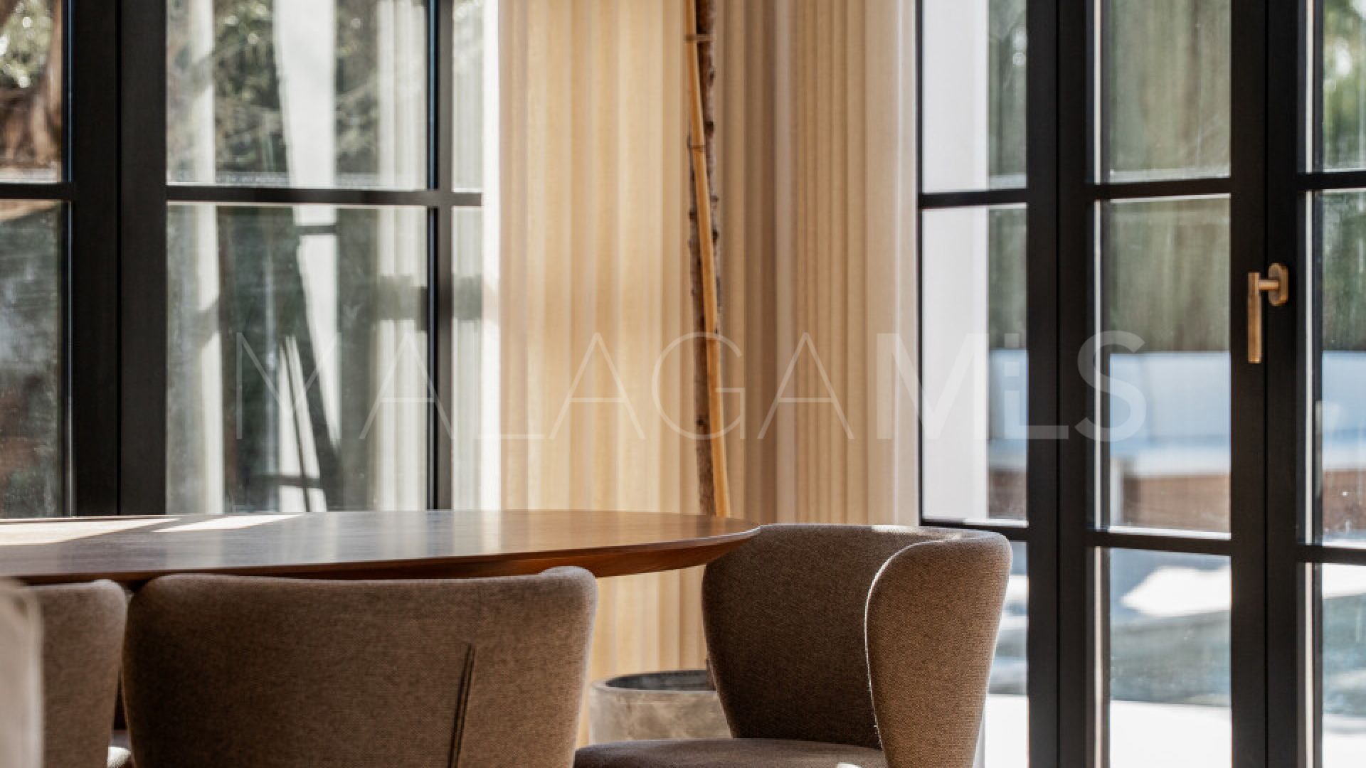 Villa for sale in Nueva Andalucia