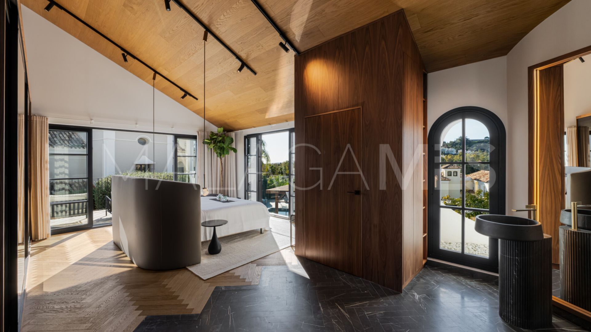 Villa for sale in Nueva Andalucia