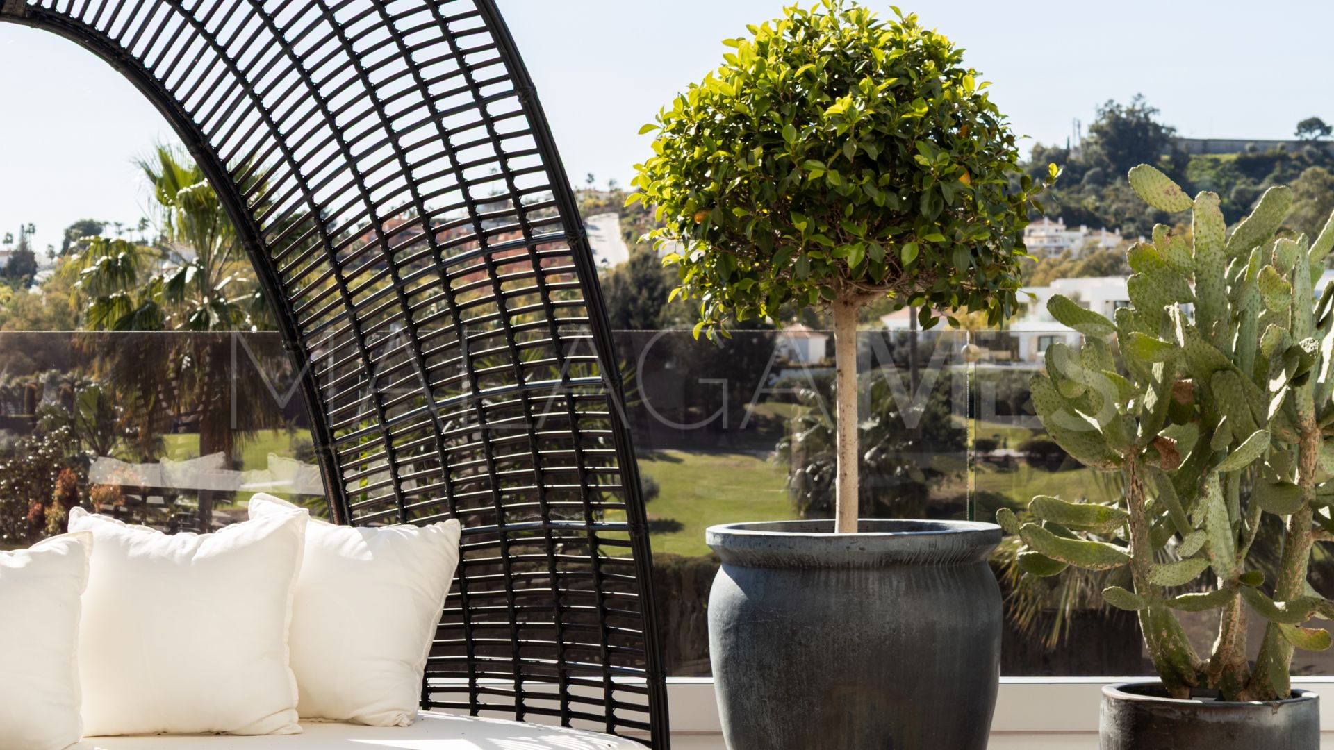 Villa for sale in Nueva Andalucia