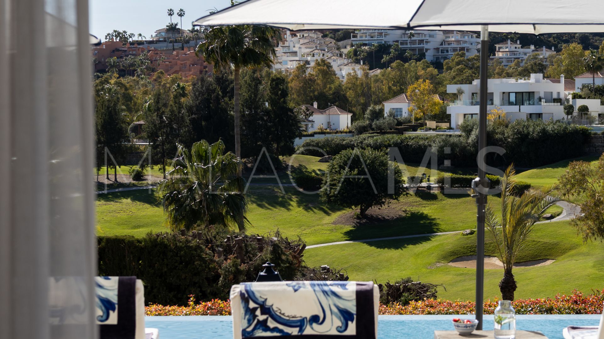 Villa for sale in Nueva Andalucia