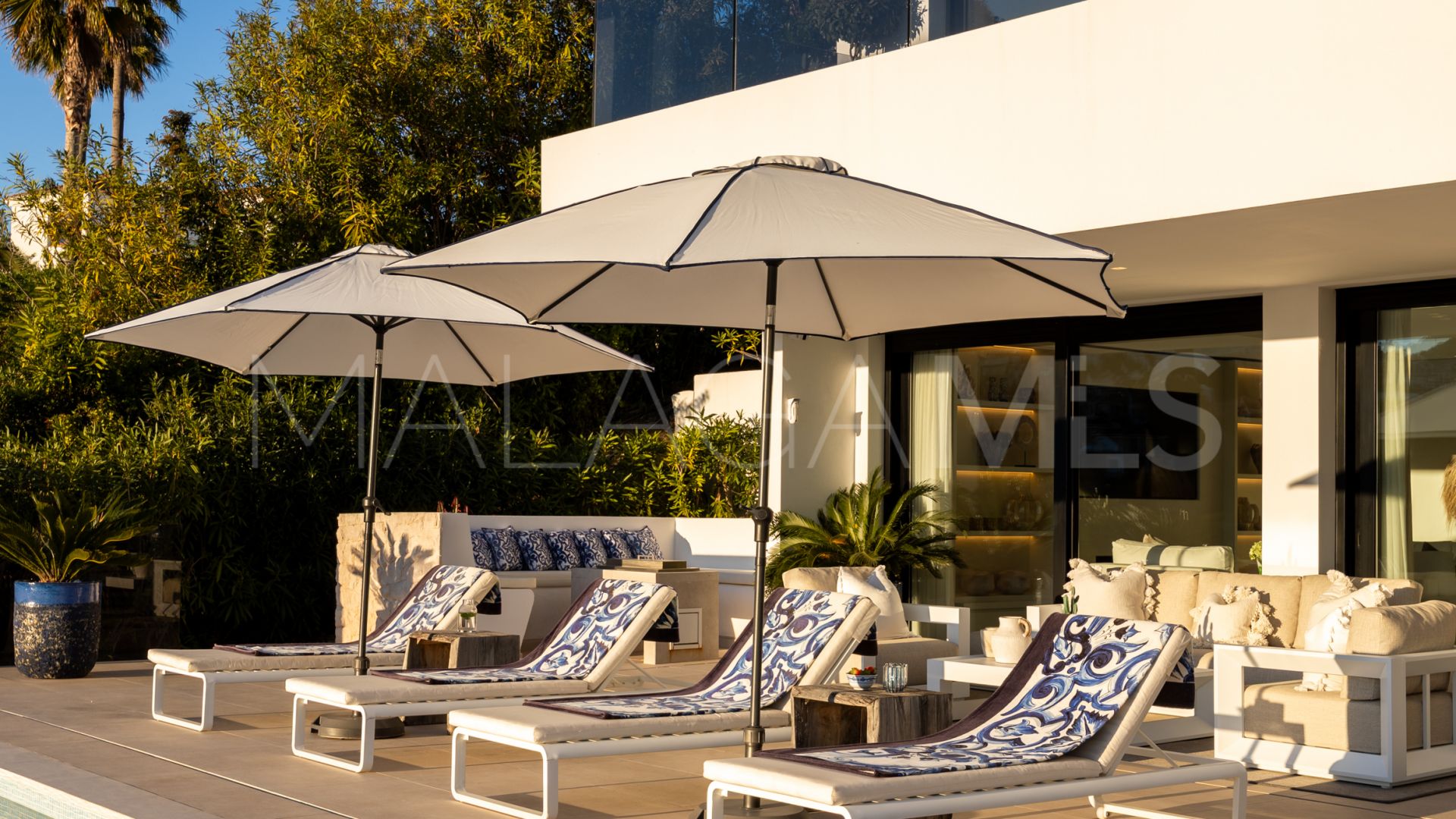 Villa for sale in Nueva Andalucia