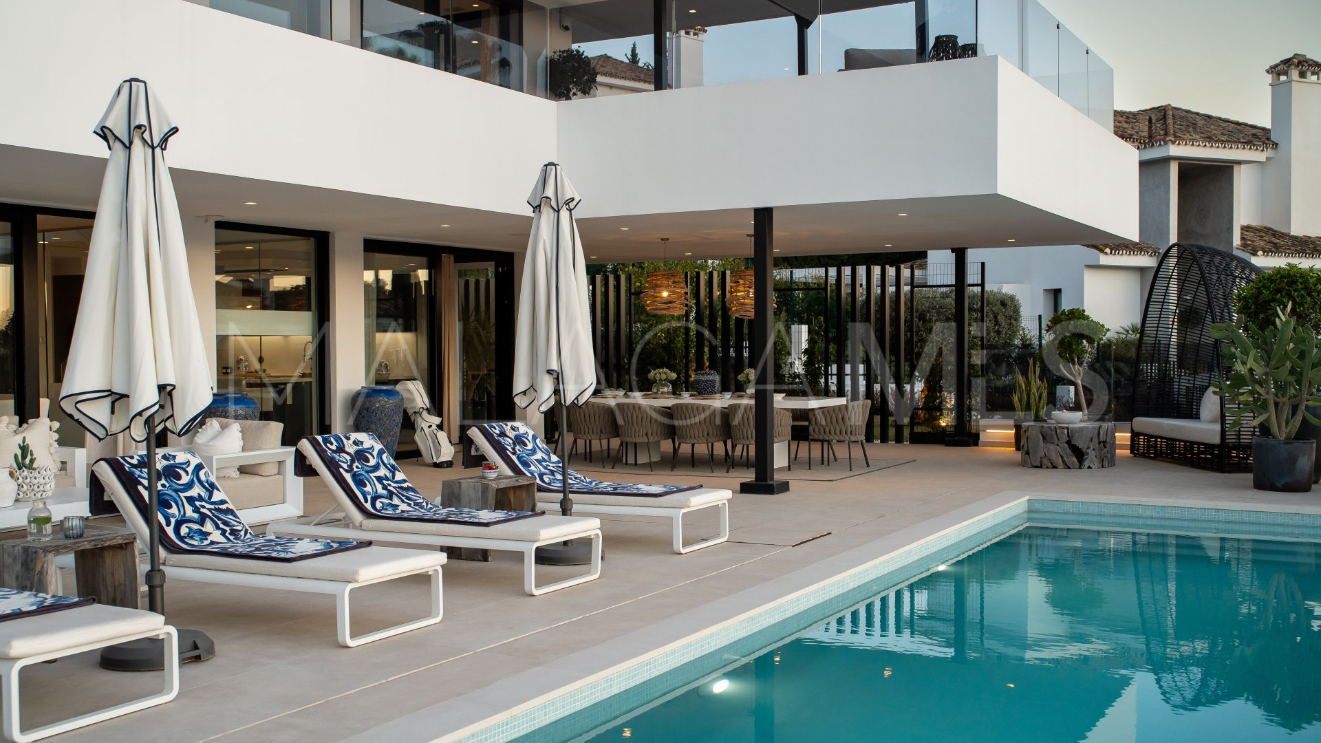 Villa for sale in Nueva Andalucia