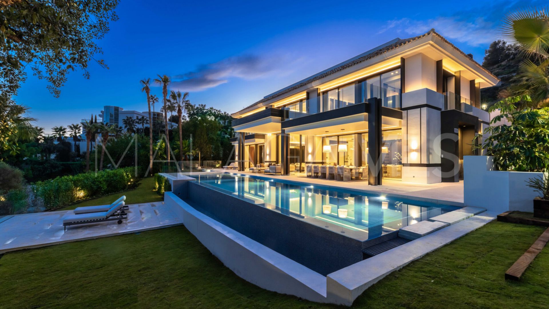 Villa for sale in Cascada de Camojan