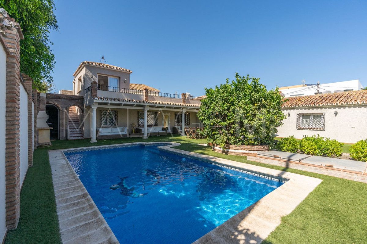 For sale San Pedro de Alcantara villa with 5 bedrooms