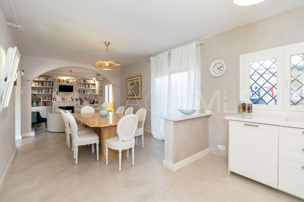 For sale San Pedro de Alcantara villa with 5 bedrooms