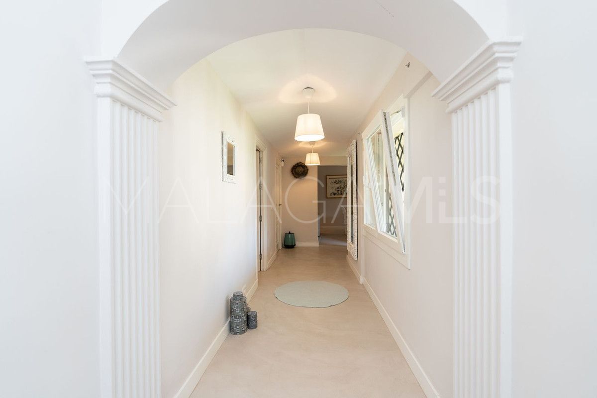 For sale San Pedro de Alcantara villa with 5 bedrooms