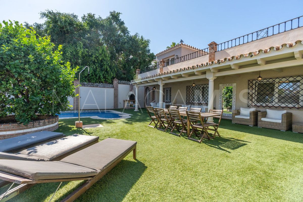 For sale San Pedro de Alcantara villa with 5 bedrooms