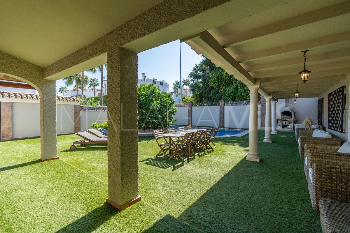 For sale San Pedro de Alcantara villa with 5 bedrooms