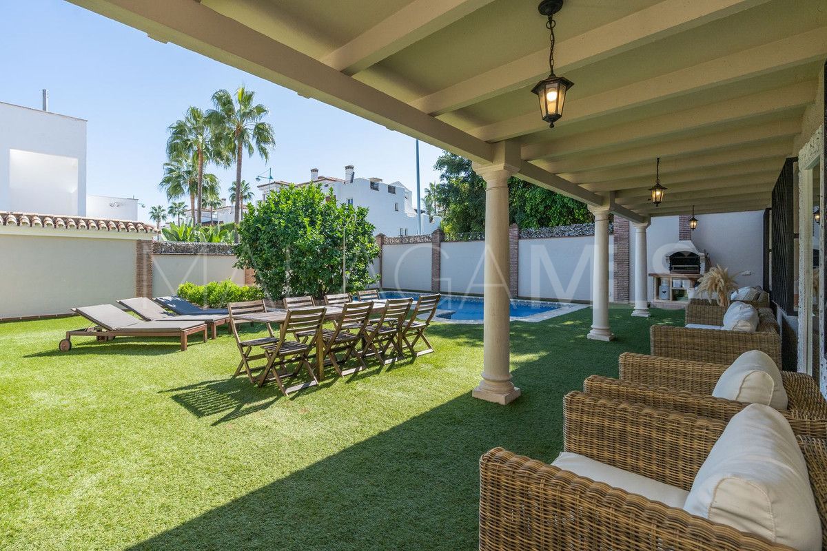 For sale San Pedro de Alcantara villa with 5 bedrooms