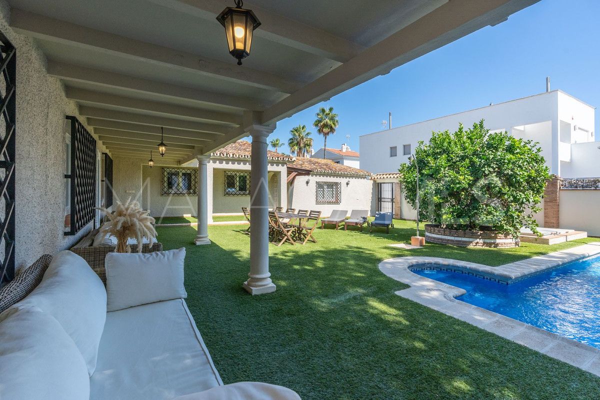 For sale San Pedro de Alcantara villa with 5 bedrooms