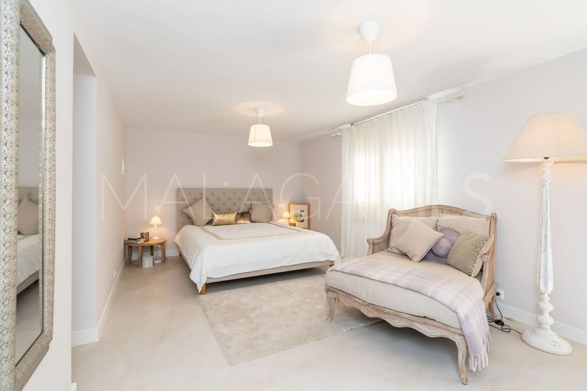 For sale San Pedro de Alcantara villa with 5 bedrooms