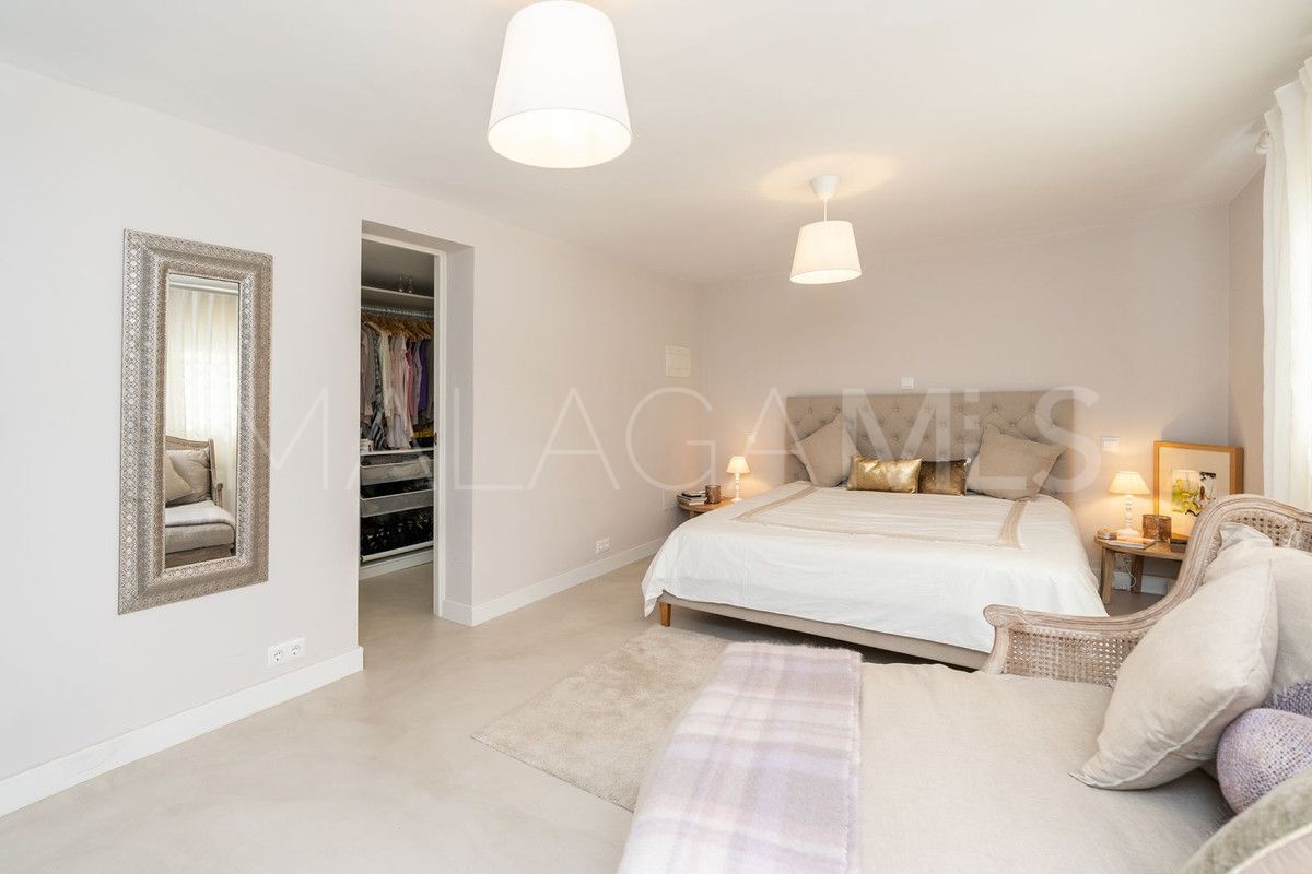 For sale San Pedro de Alcantara villa with 5 bedrooms