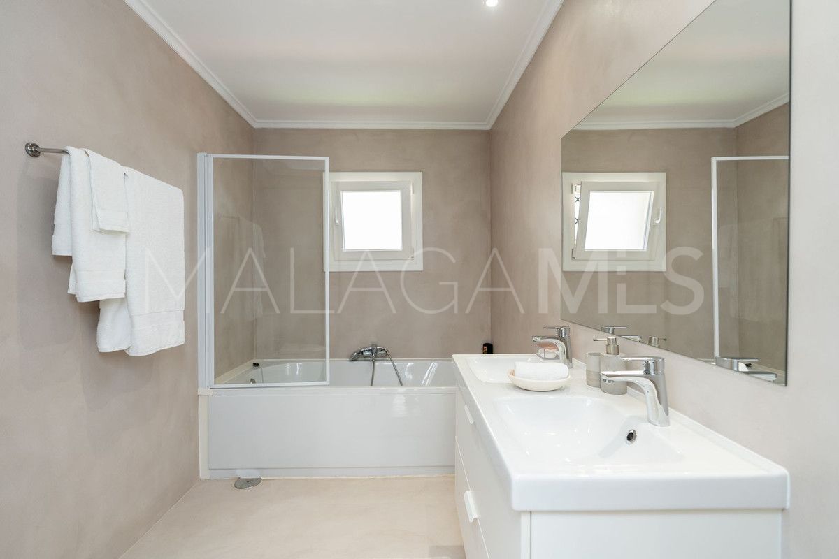 For sale San Pedro de Alcantara villa with 5 bedrooms