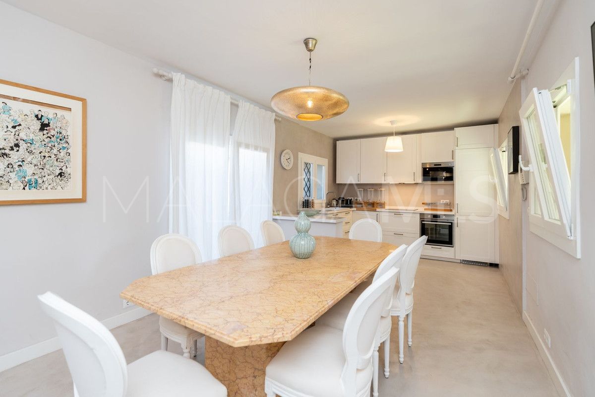 For sale San Pedro de Alcantara villa with 5 bedrooms