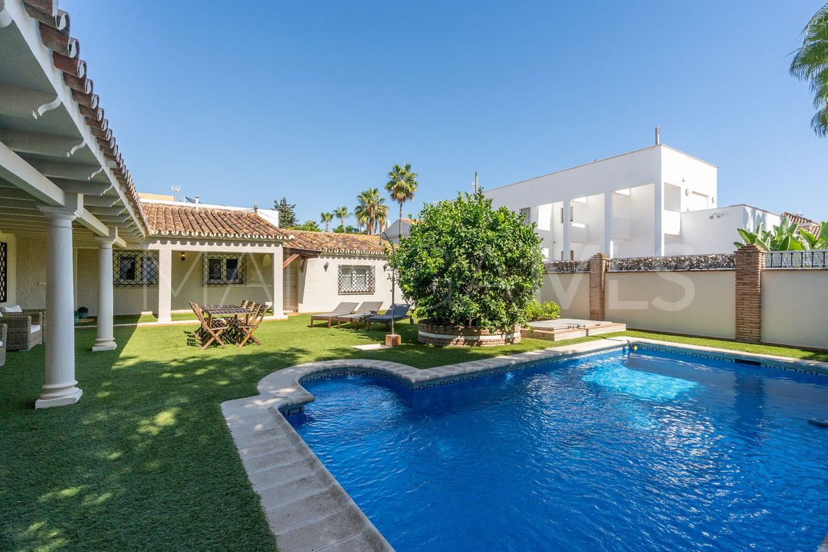 For sale San Pedro de Alcantara villa with 5 bedrooms
