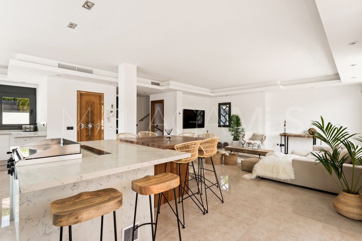 Villa for sale in Marbella - Puerto Banus