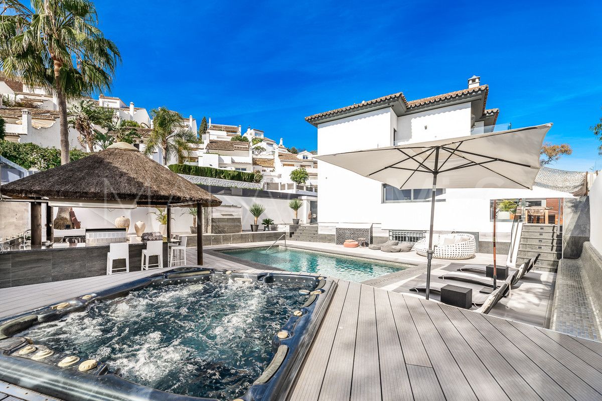 Villa for sale in Marbella - Puerto Banus