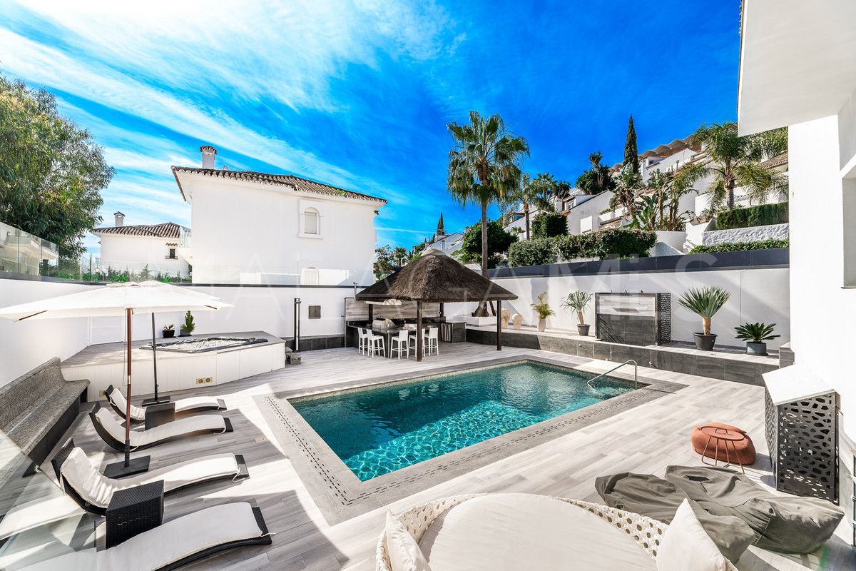 Villa for sale in Marbella - Puerto Banus