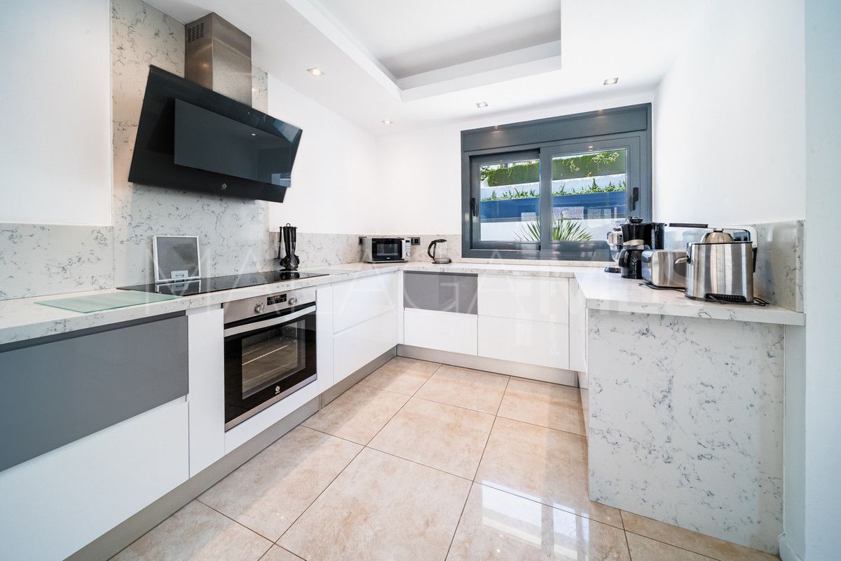 Villa for sale in Marbella - Puerto Banus