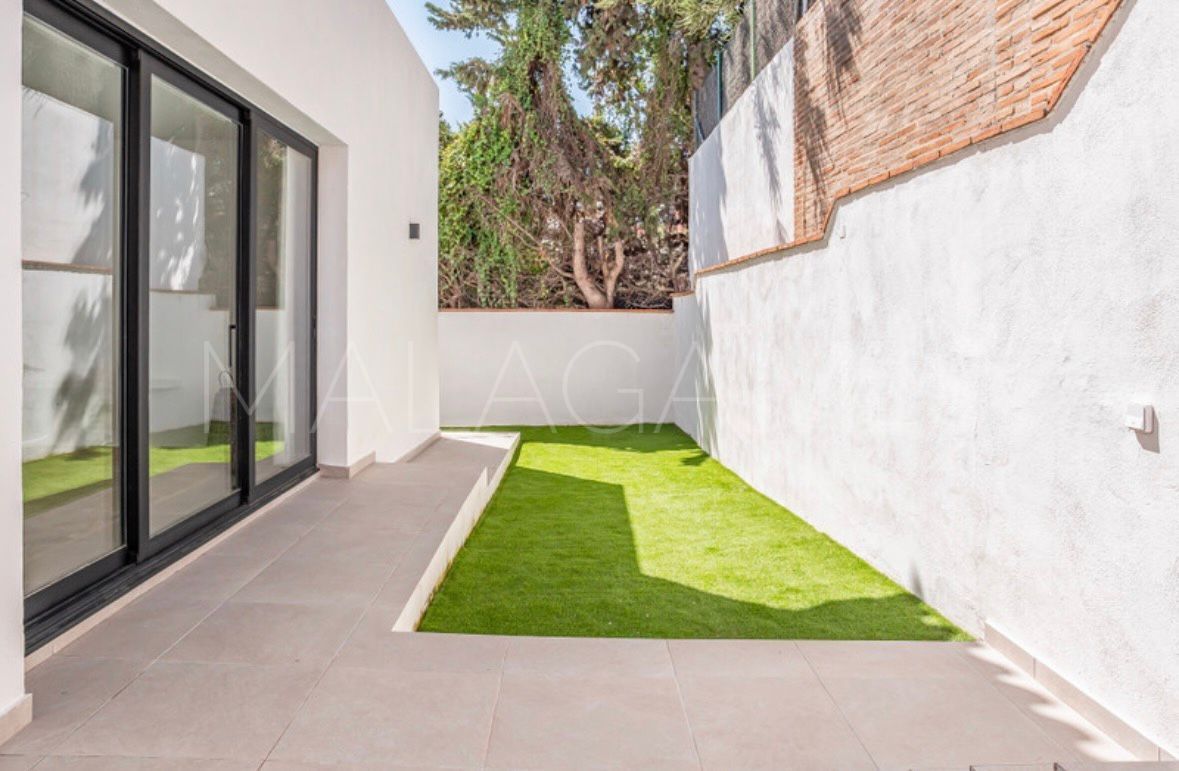 Villa for sale in Nueva Andalucia