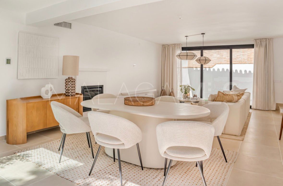 Villa for sale in Nueva Andalucia