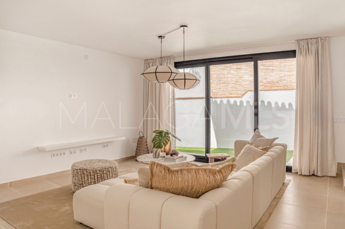 Villa for sale in Nueva Andalucia