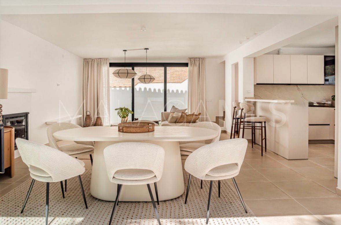 Villa for sale in Nueva Andalucia