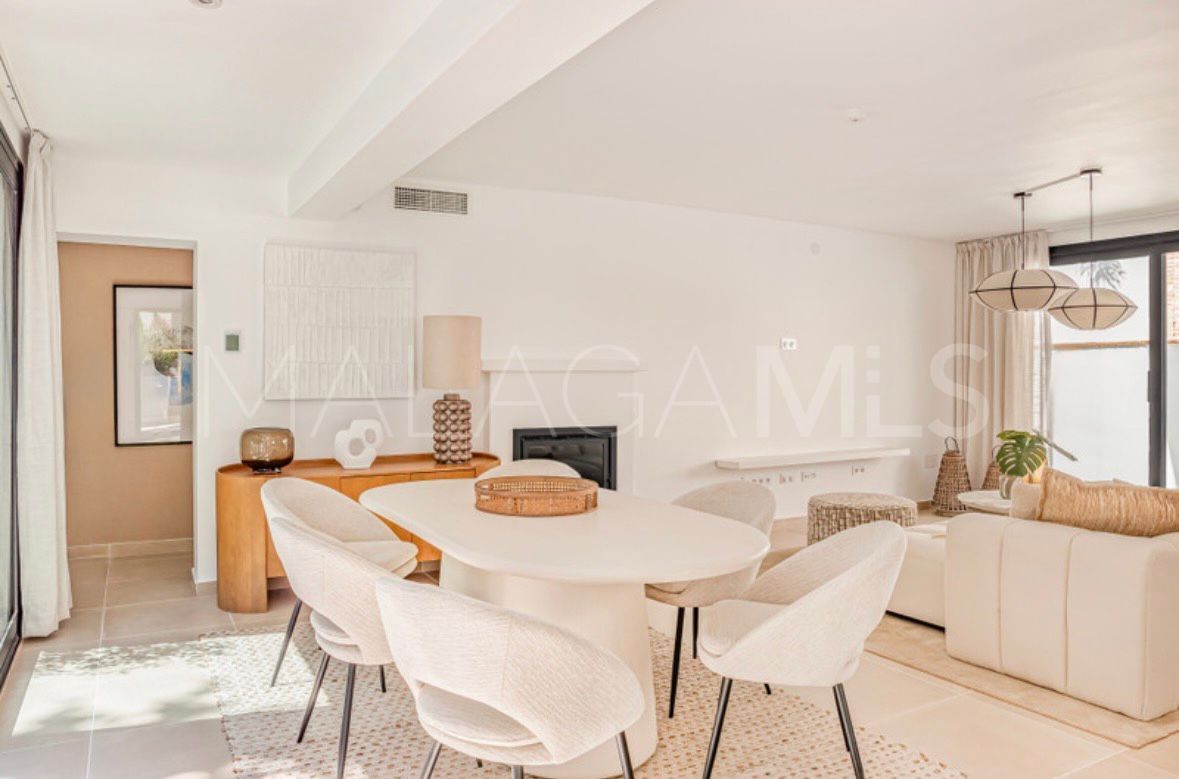 Villa for sale in Nueva Andalucia