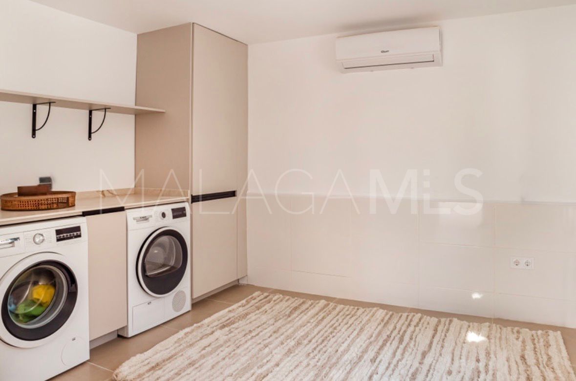 Villa for sale in Nueva Andalucia