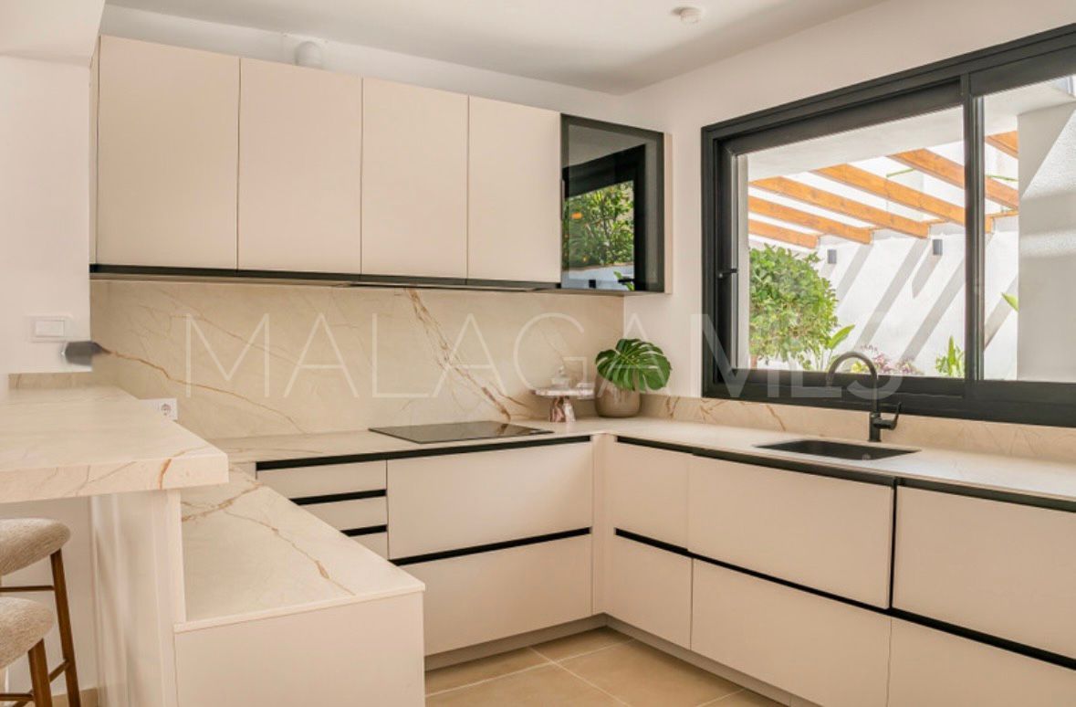 Villa for sale in Nueva Andalucia