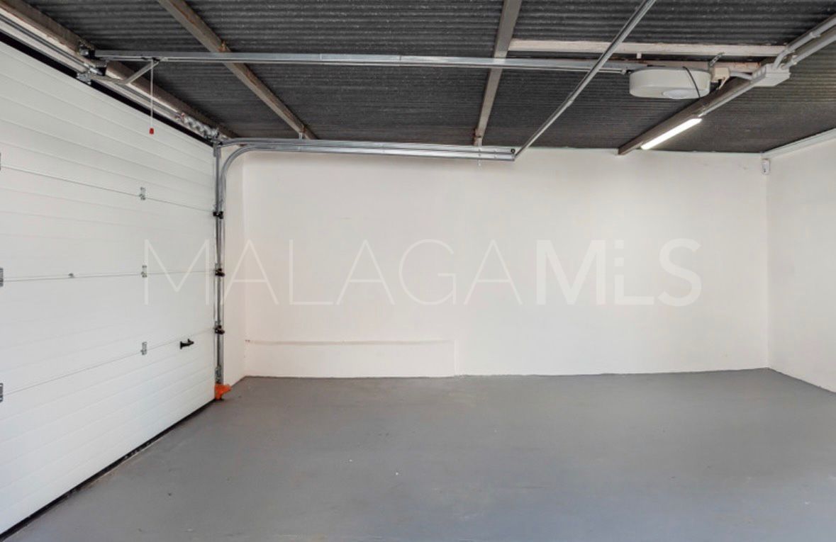 Villa for sale in Nueva Andalucia