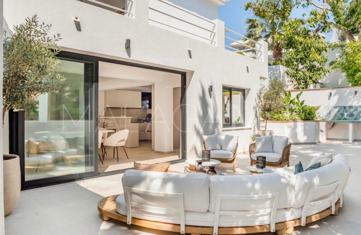 Villa for sale in Nueva Andalucia