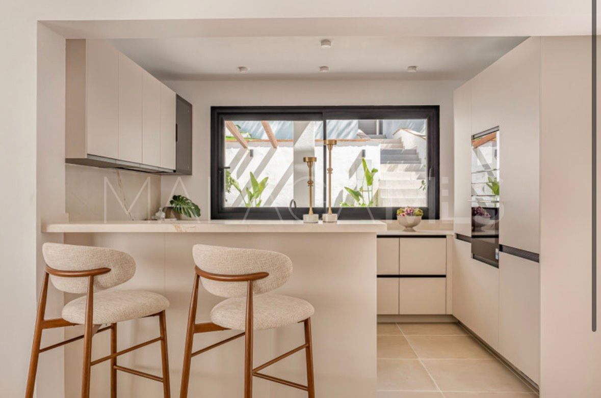 Villa for sale in Nueva Andalucia