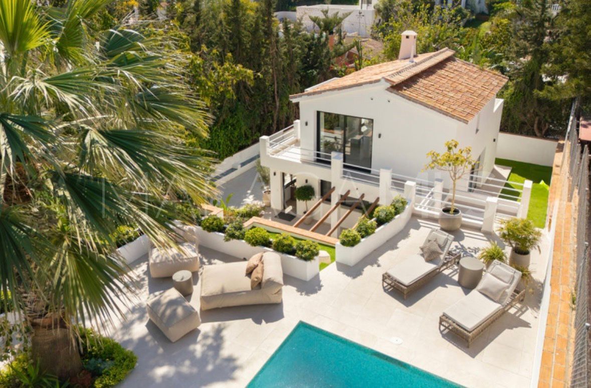 Villa for sale in Nueva Andalucia