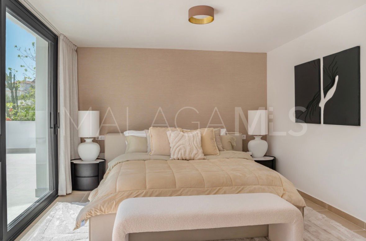 Villa for sale in Nueva Andalucia