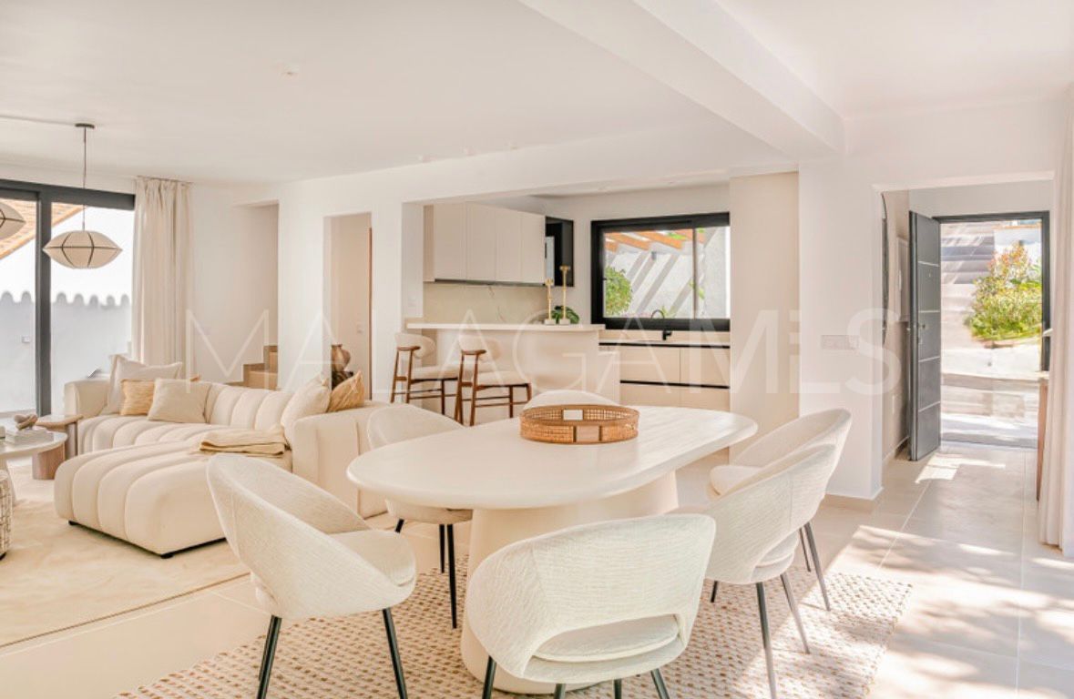 Villa for sale in Nueva Andalucia