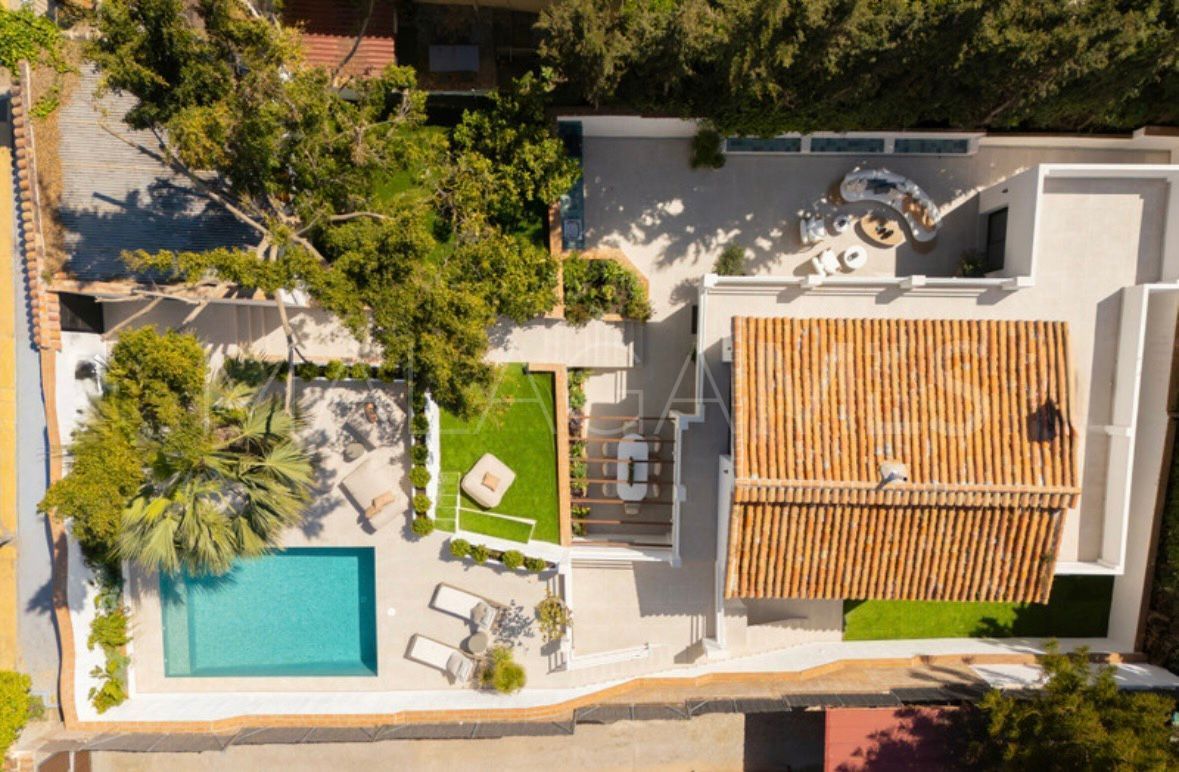 Villa for sale in Nueva Andalucia