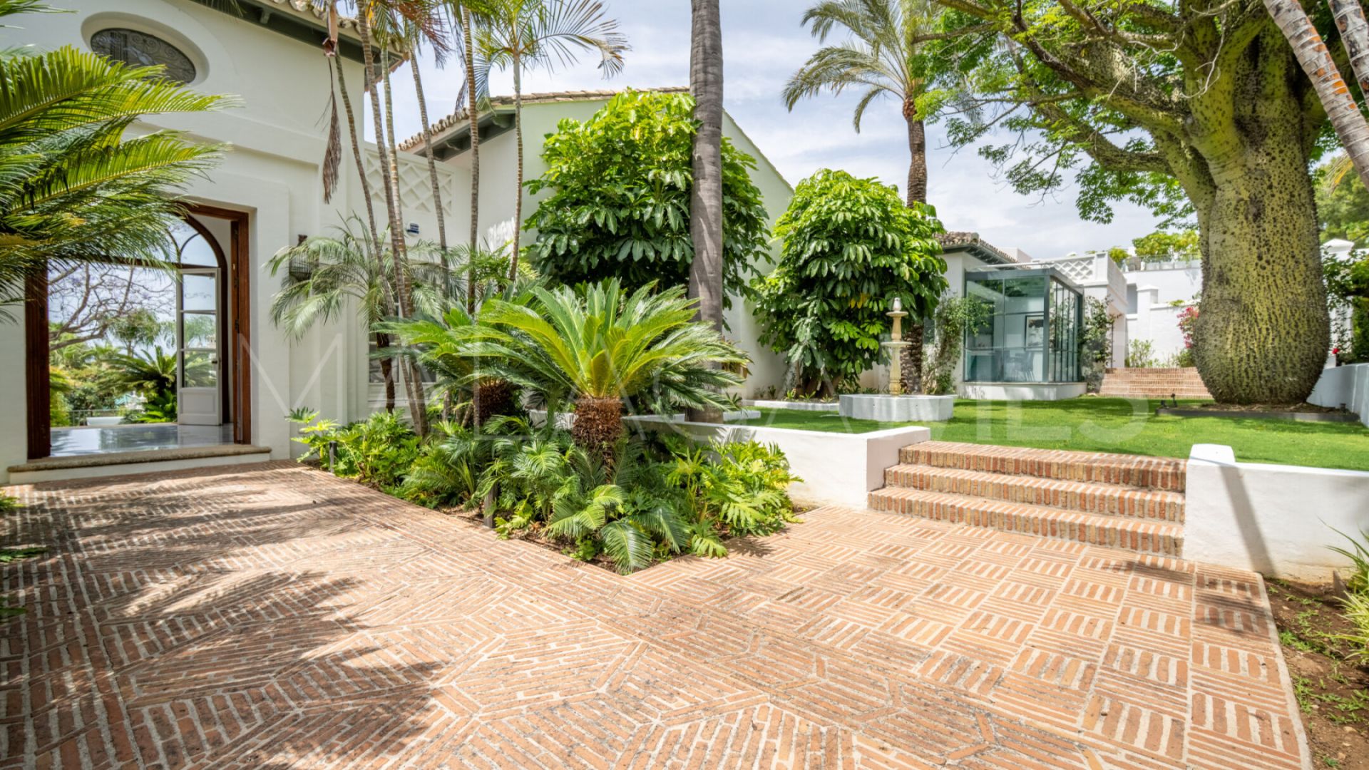 Villa for sale in Sierra Blanca