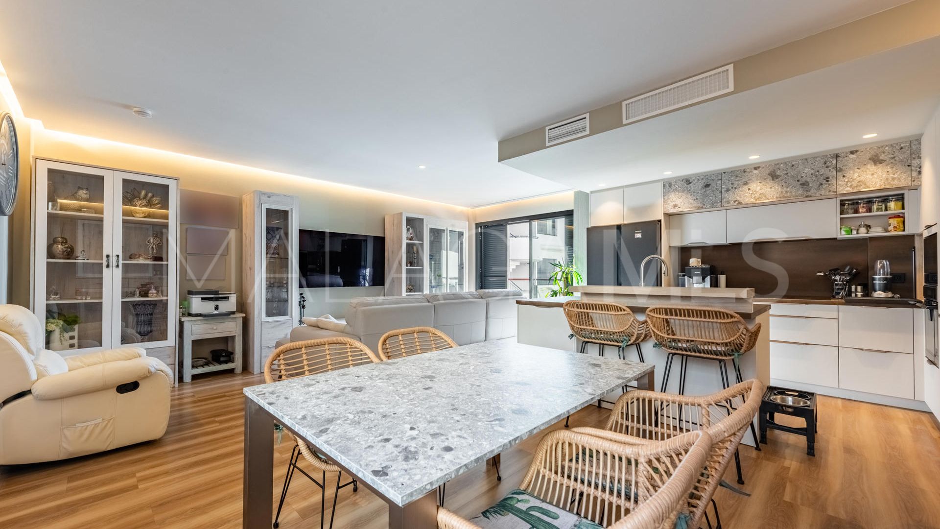 Estepona Centro, apartamento a la venta with 4 bedrooms