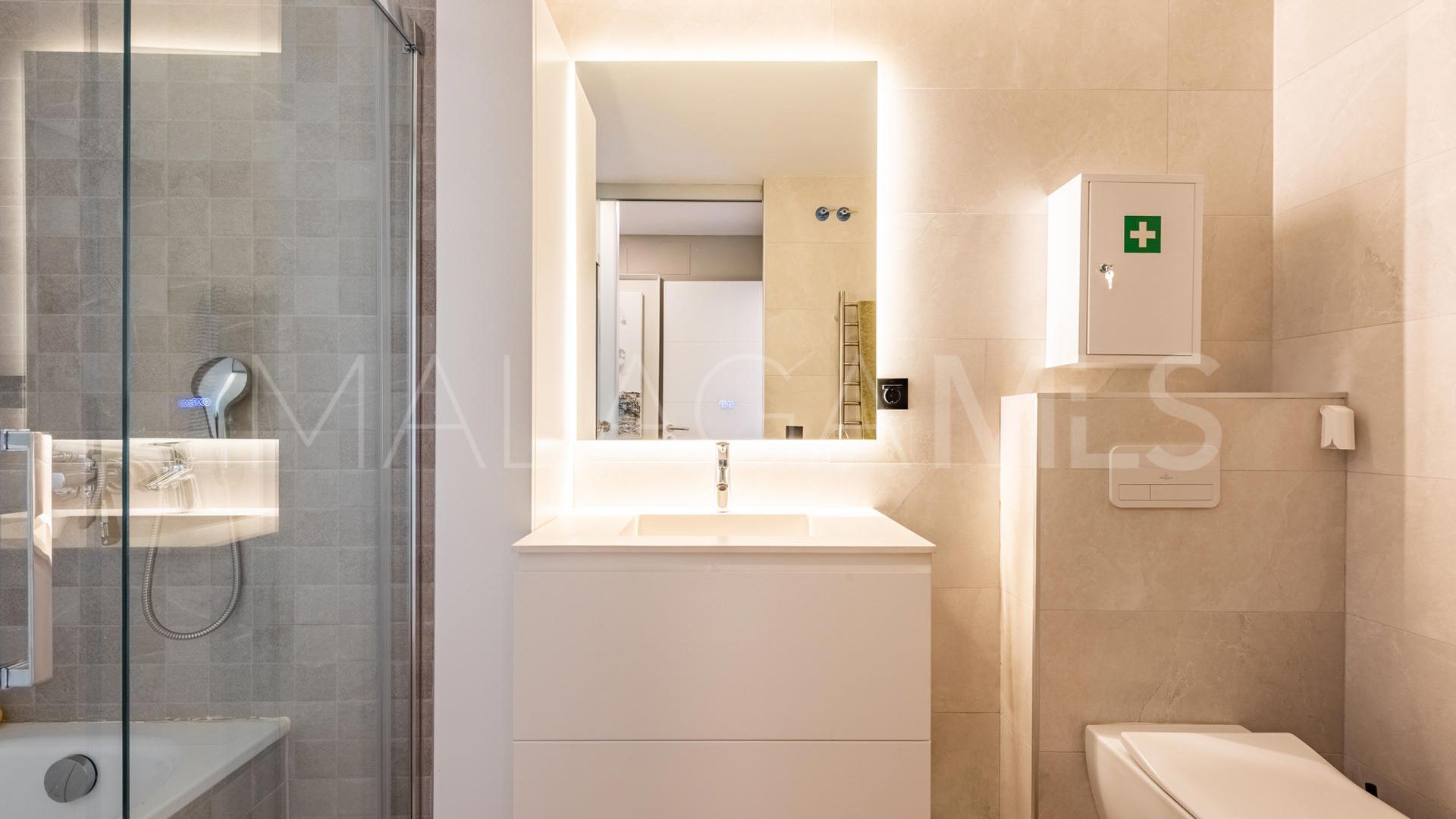 Estepona Centro, apartamento a la venta with 4 bedrooms