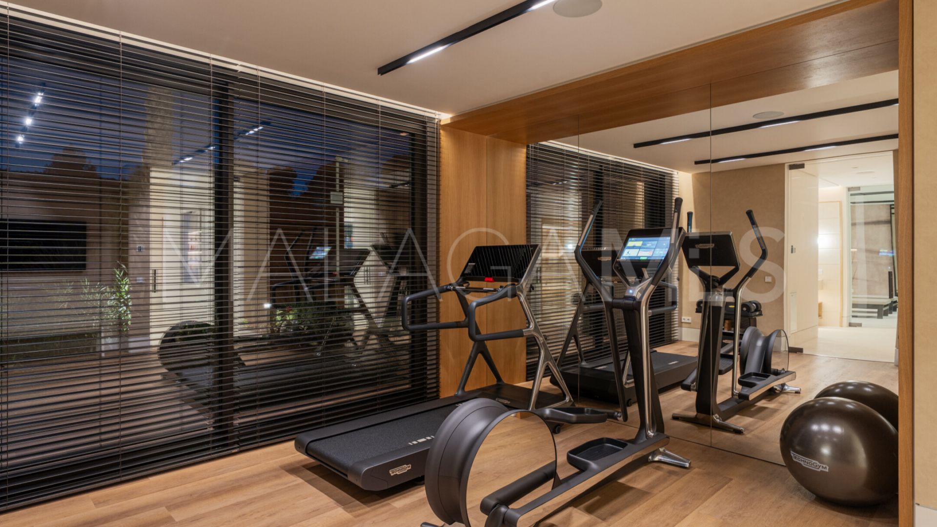 Villa for sale in Marbella Hill Club