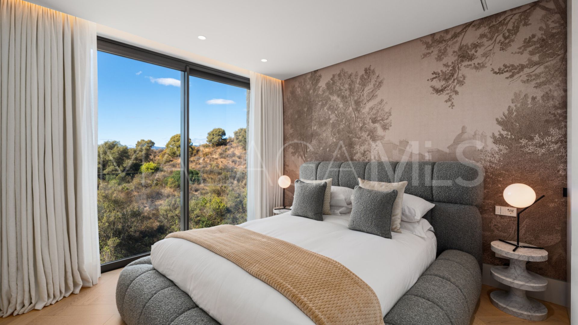 Villa for sale in Marbella Hill Club