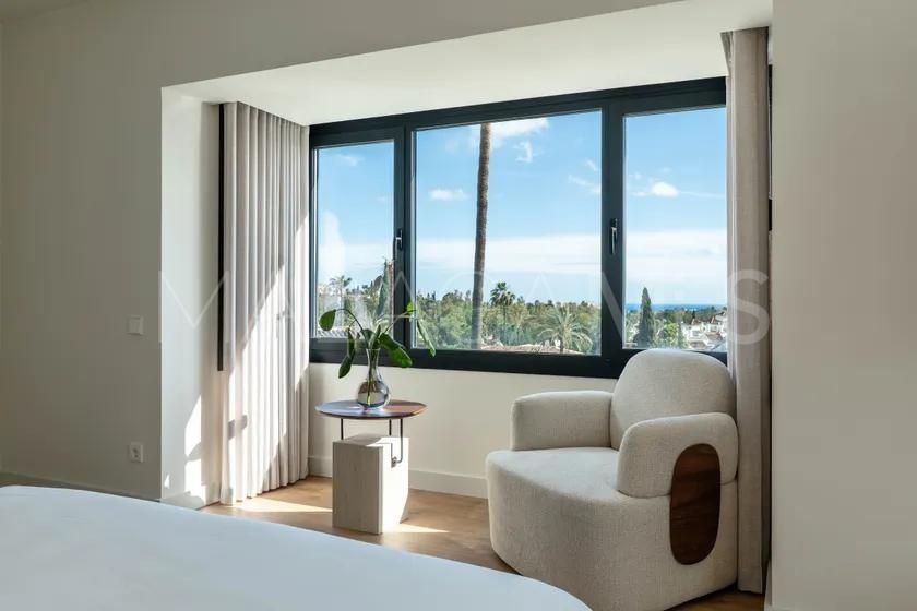 Villa for sale in Nueva Andalucia